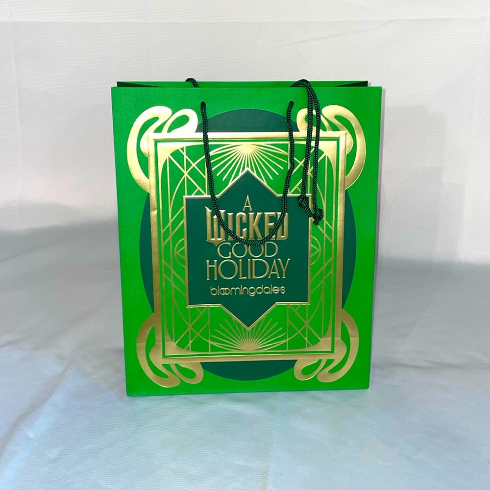 Bloomingdale’s X Wicked “A Wicked Good Holidays” bag NWT ACCEPT FAIR OFFERS